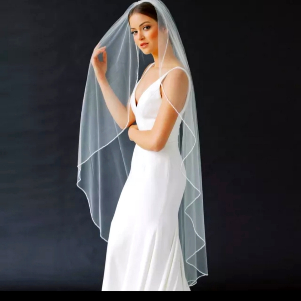 Simple stunning edged veil with a comb. 59 inches long.